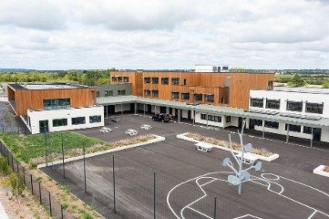 Des cours de collège plus vertes et apaisées